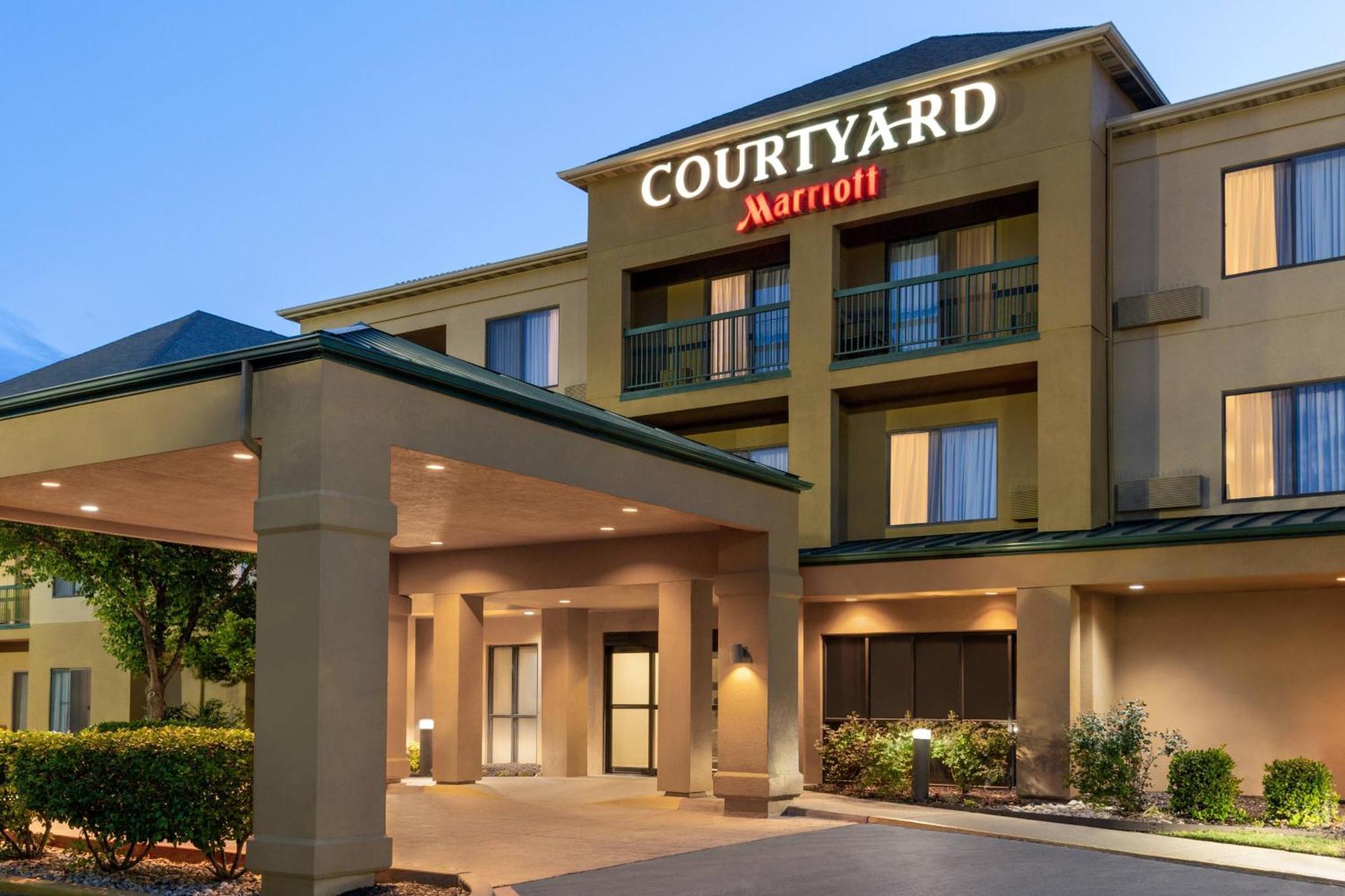 Courtyard Lubbock Hotel Exterior photo